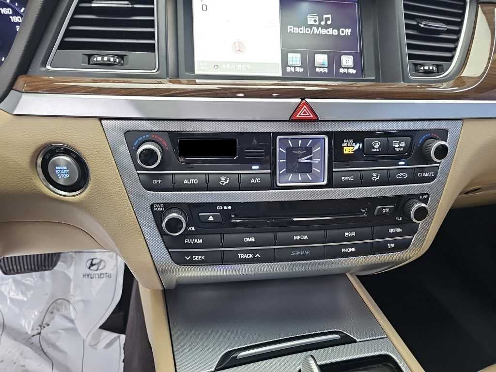 Genesis G80 — photo 10