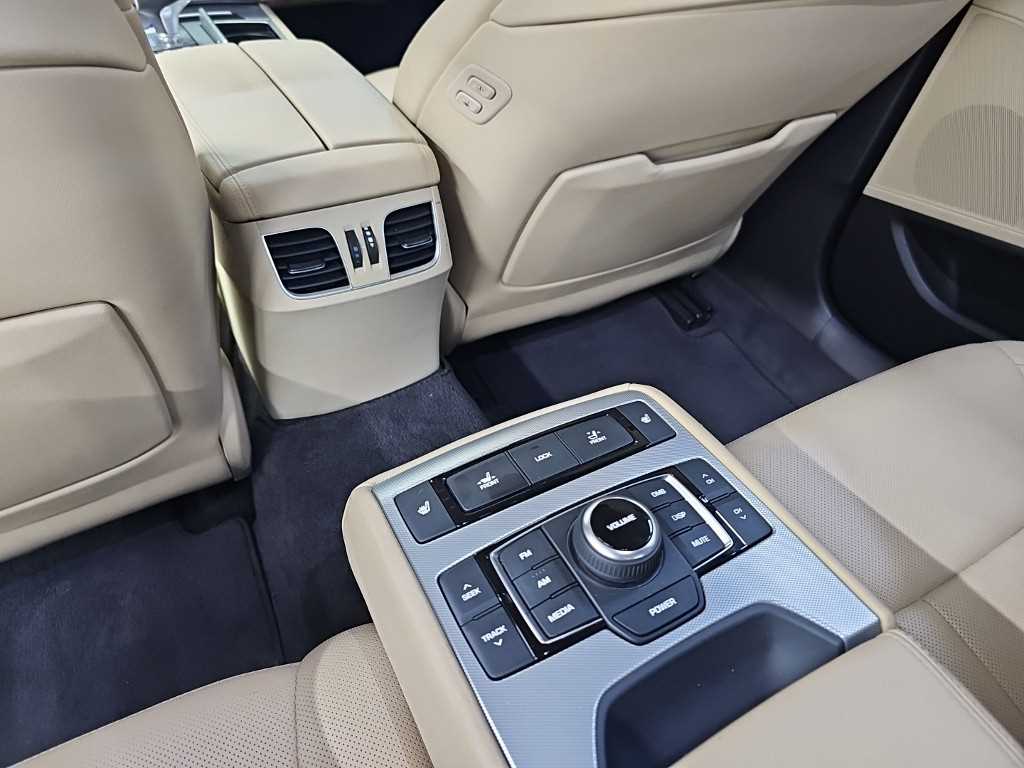 Genesis G80 — photo 13
