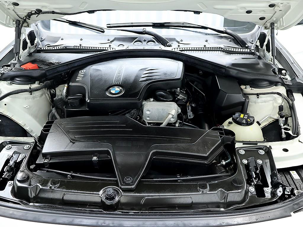 BMW 3-Series — photo 08