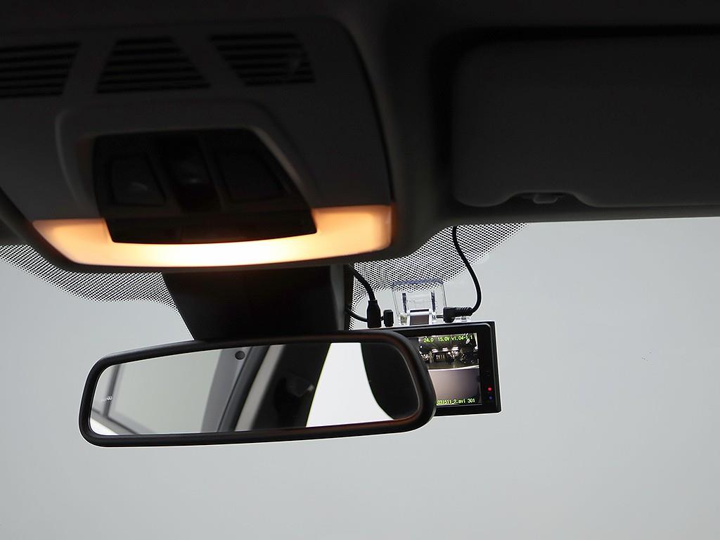BMW 3-Series — photo 13