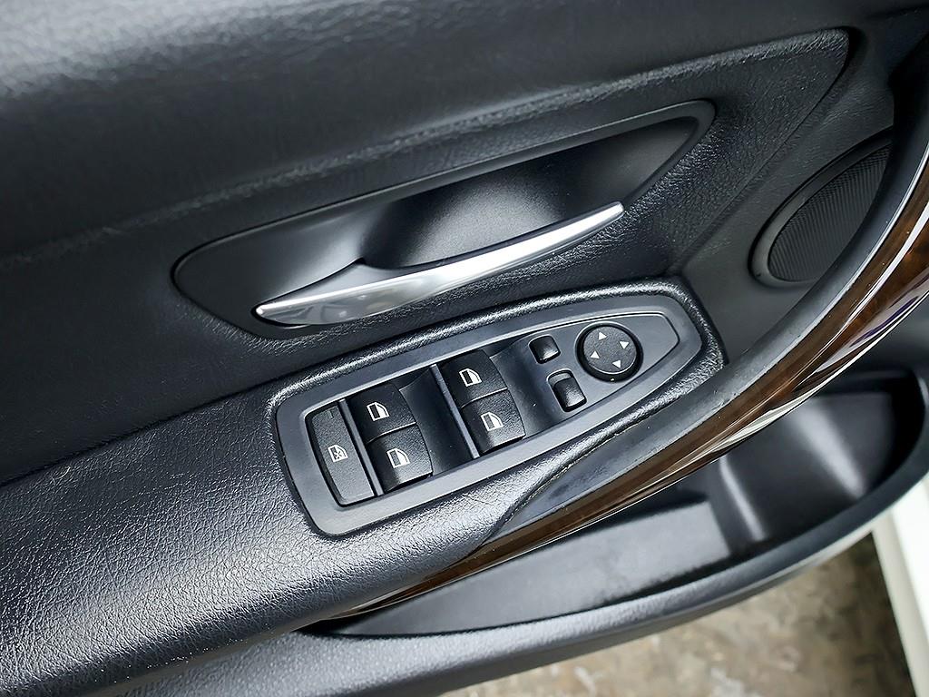 BMW 3-Series — photo 15