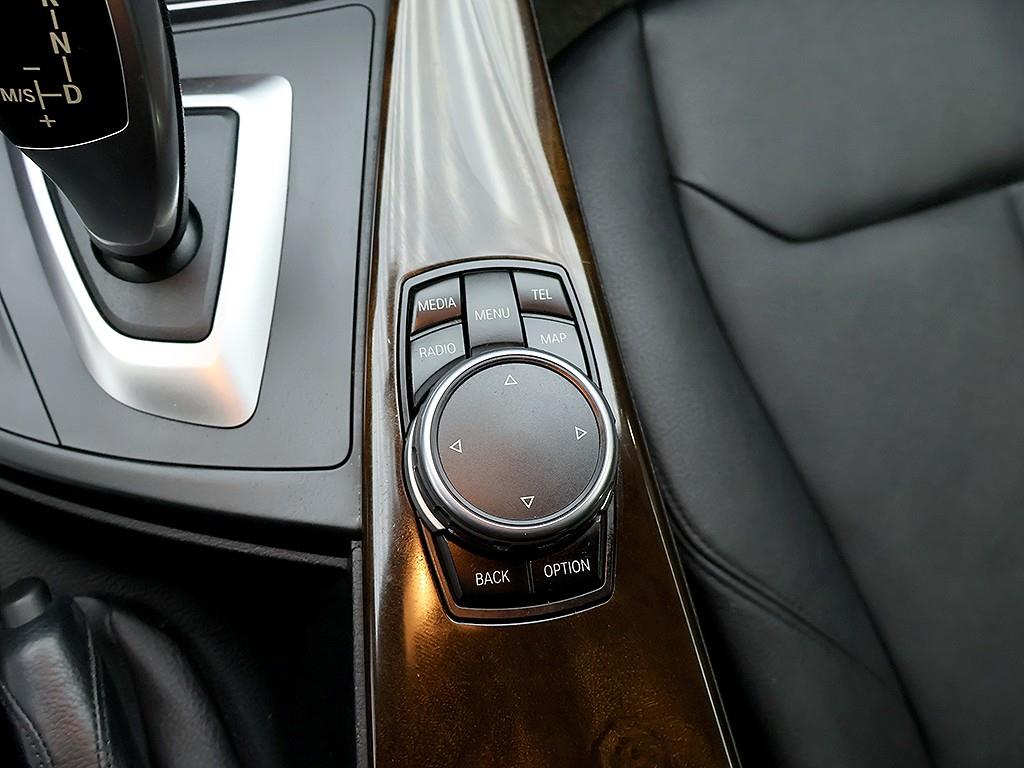 BMW 3-Series — photo 17