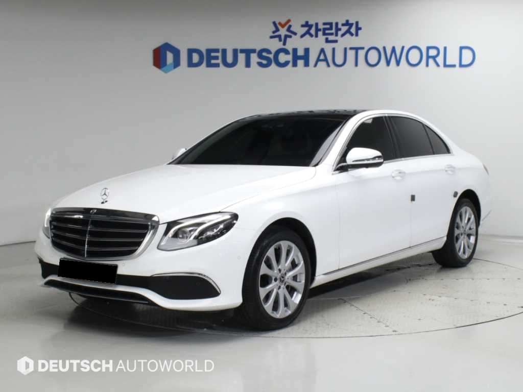 Mercedes-Benz E-Class — photo 01