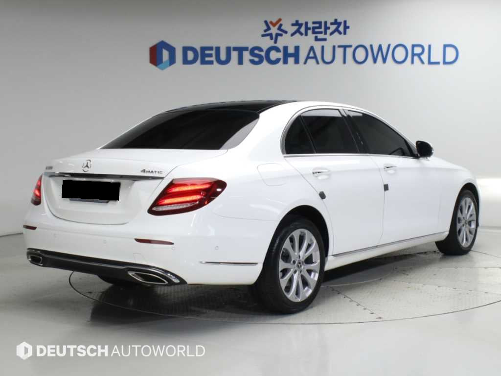 Mercedes-Benz E-Class — photo 02