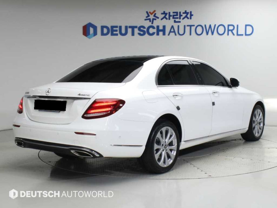 Mercedes-Benz E-Class — photo 02