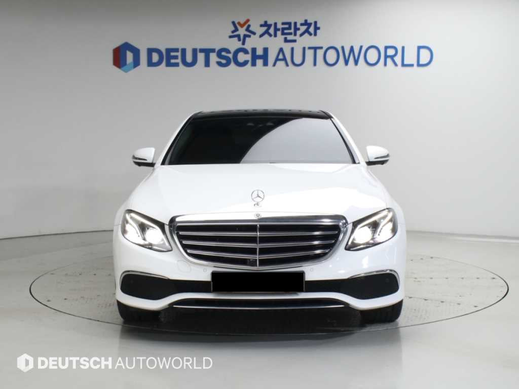 Mercedes-Benz E-Class — photo 03
