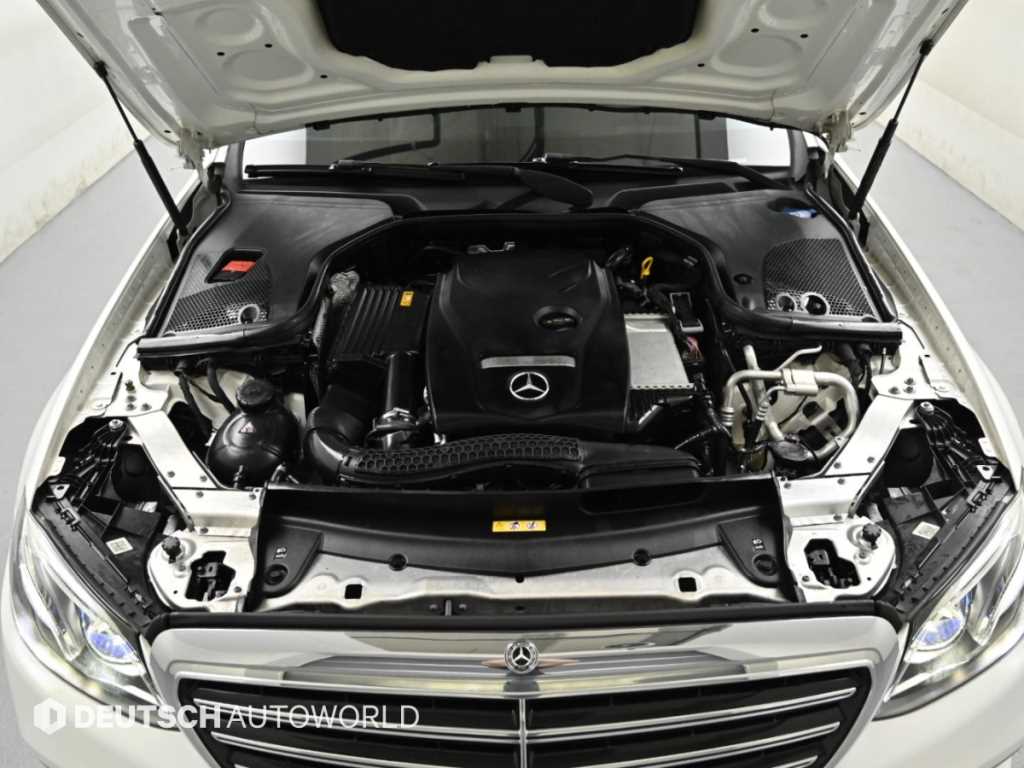 Mercedes-Benz E-Class — photo 06
