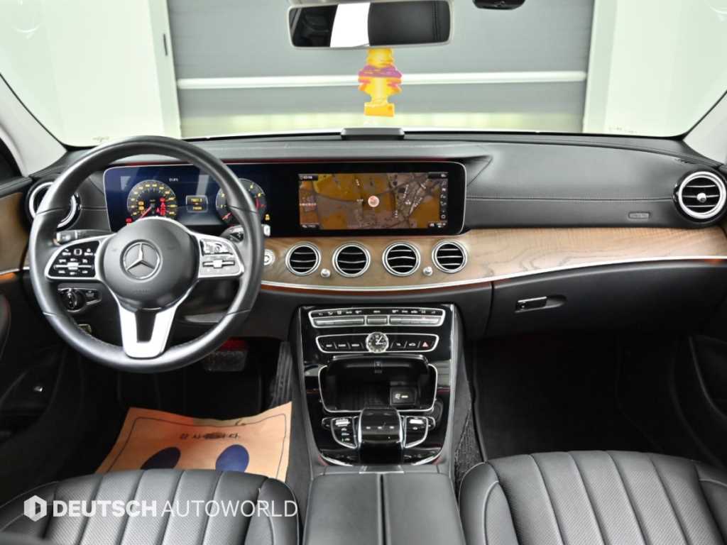 Mercedes-Benz E-Class — photo 07