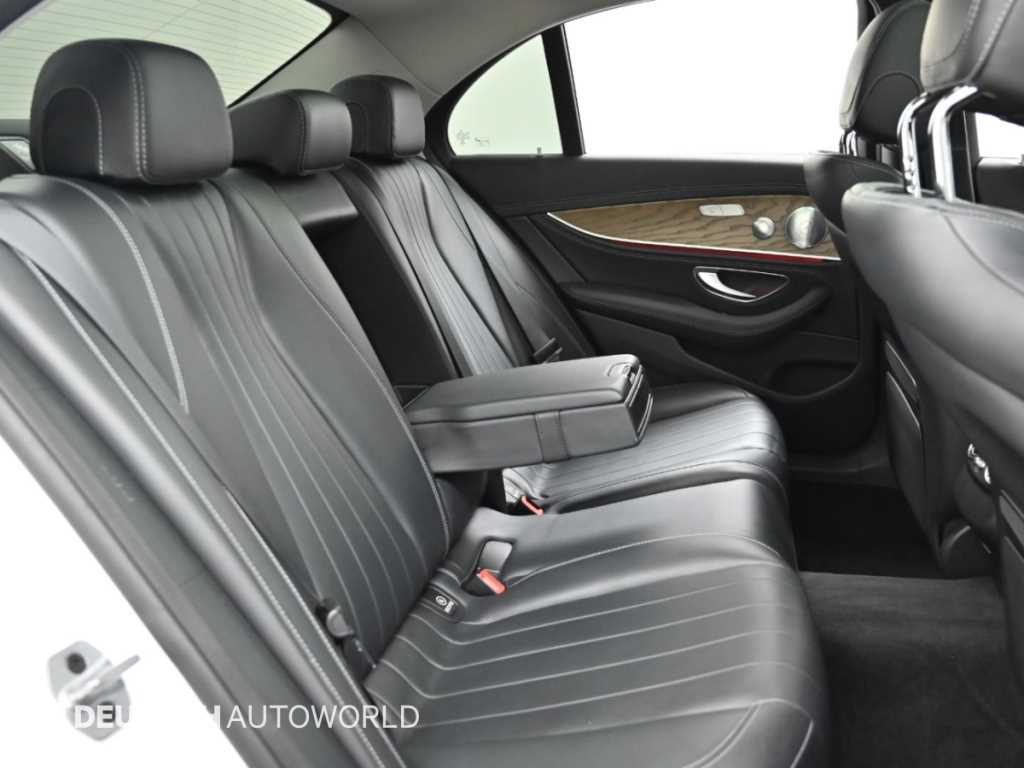 Mercedes-Benz E-Class — photo 12
