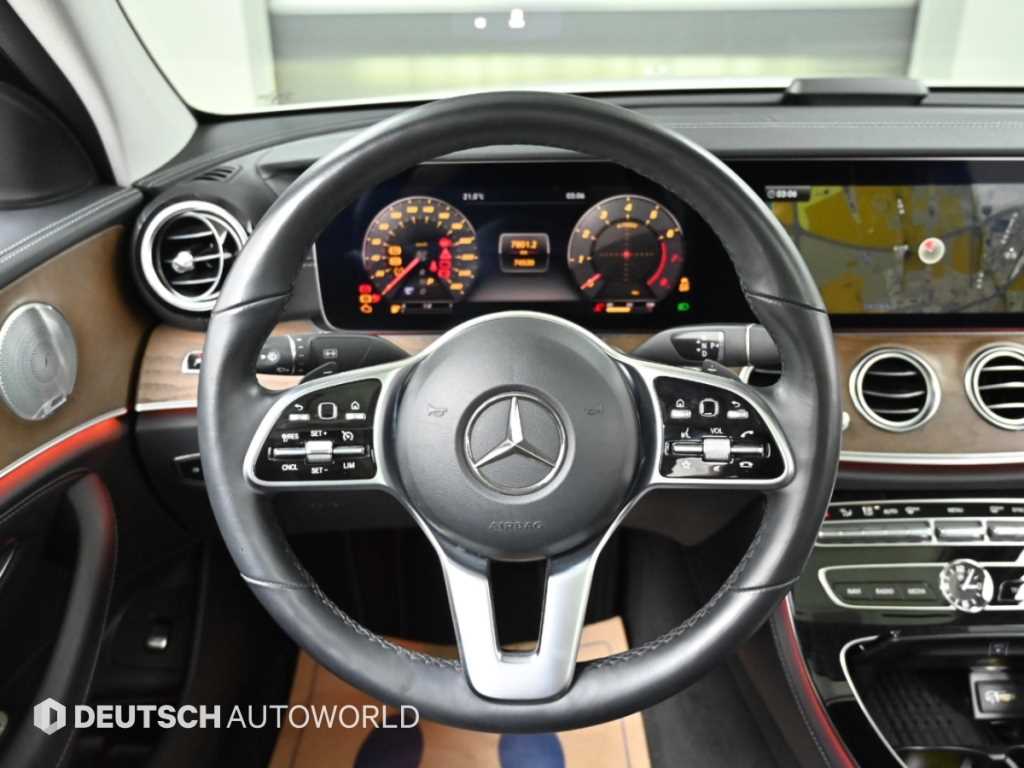 Mercedes-Benz E-Class — photo 13