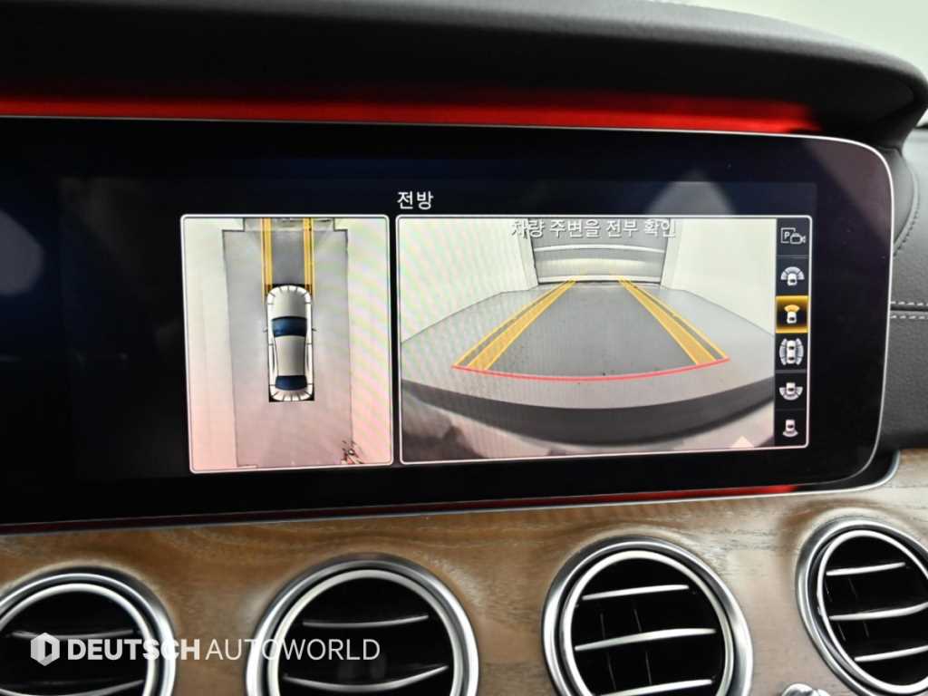 Mercedes-Benz E-Class — photo 15