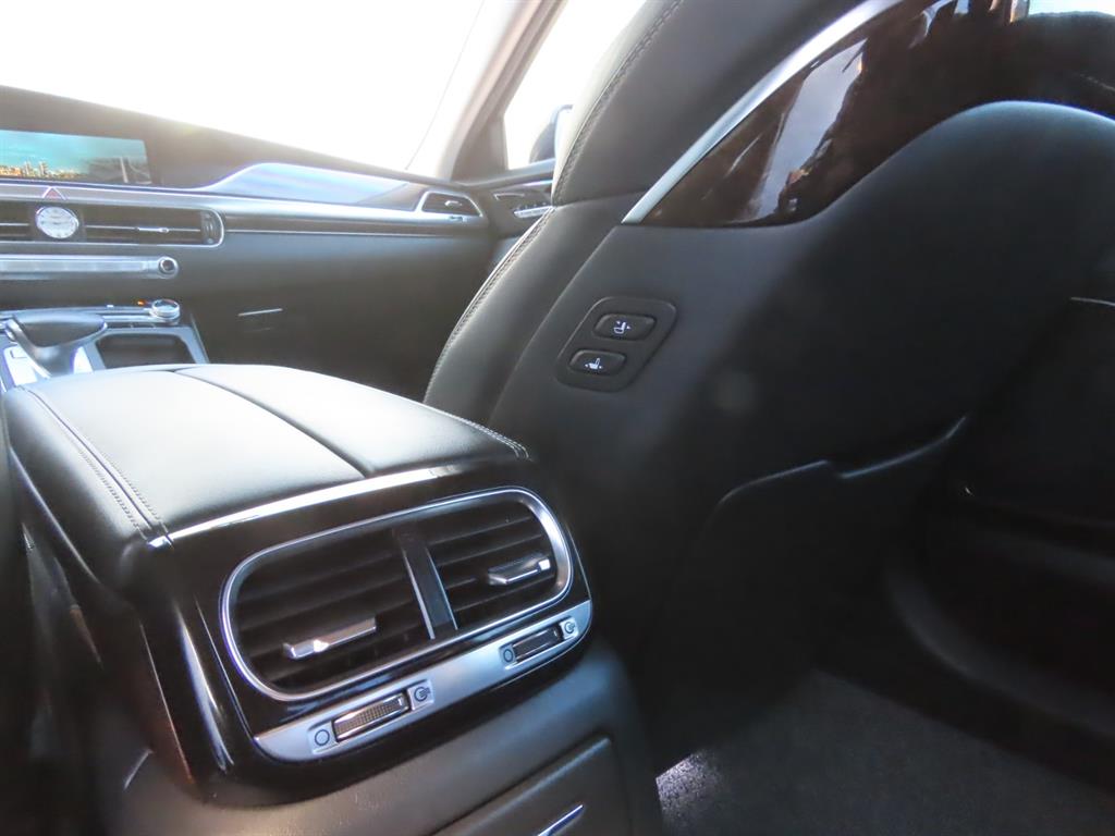 Genesis G90 — photo 08