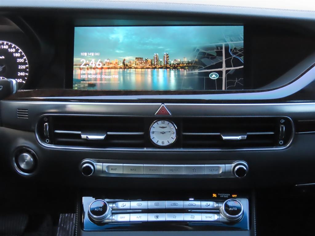 Genesis G90 — photo 12