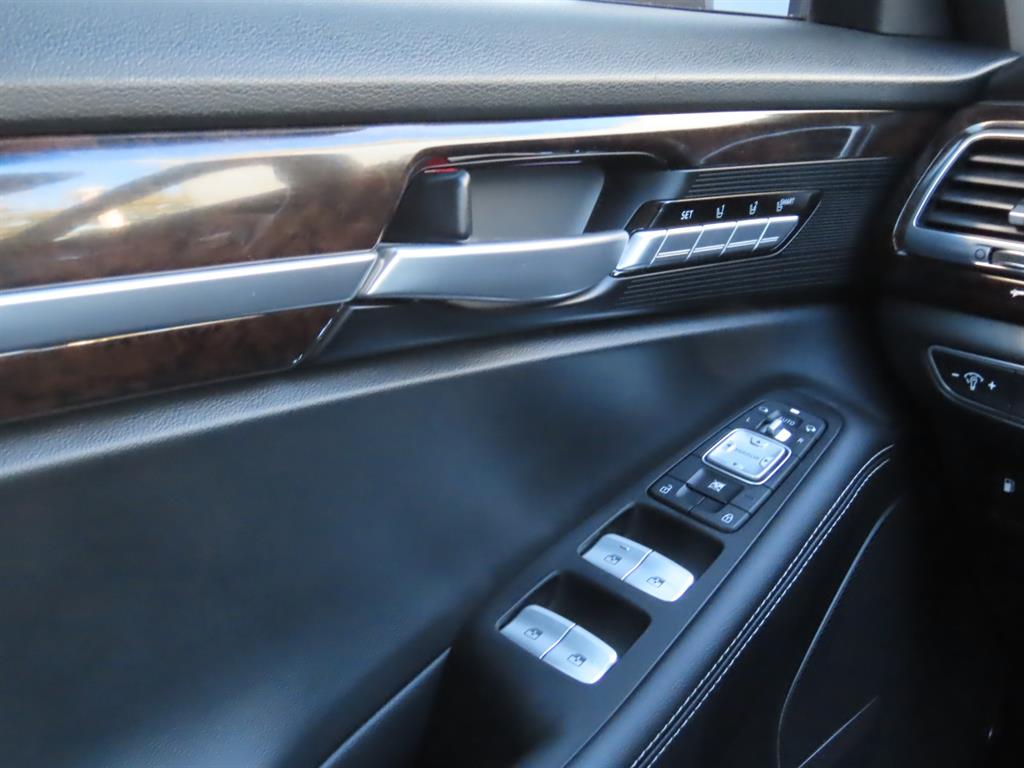 Genesis G90 — photo 14