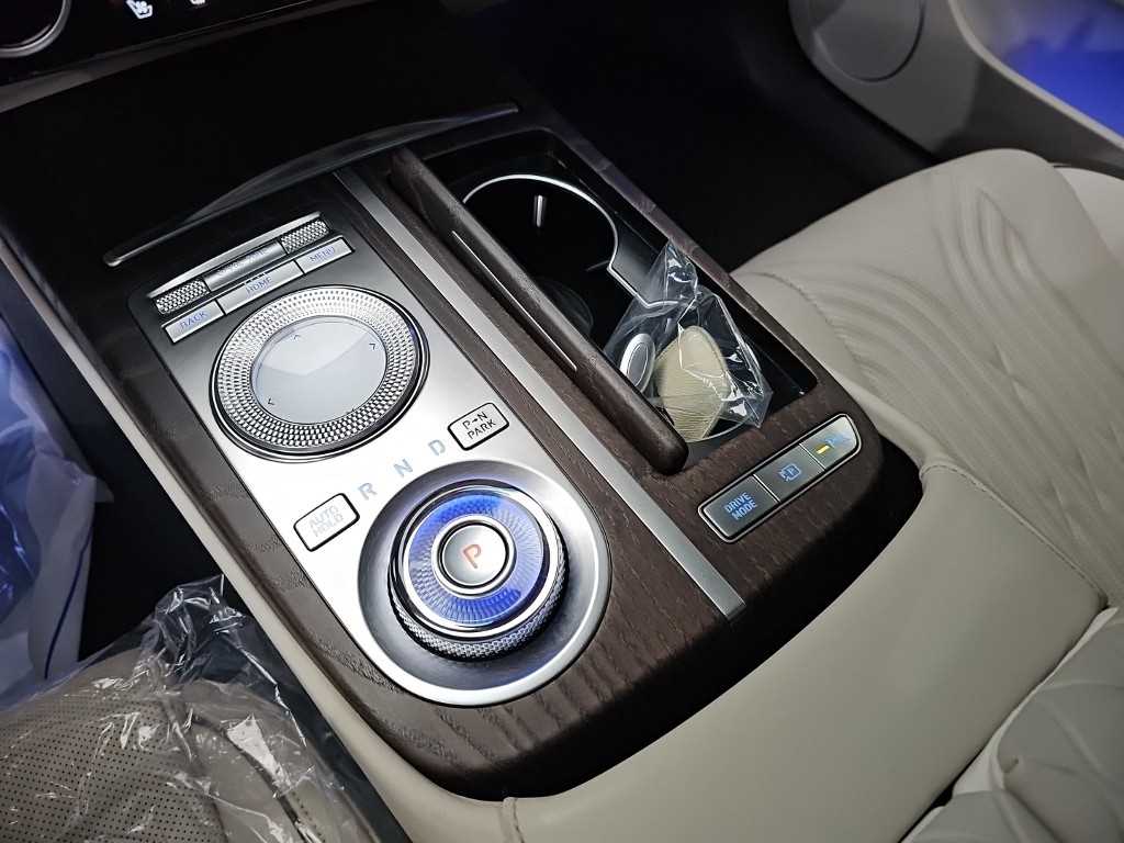 Genesis G80 — photo 08