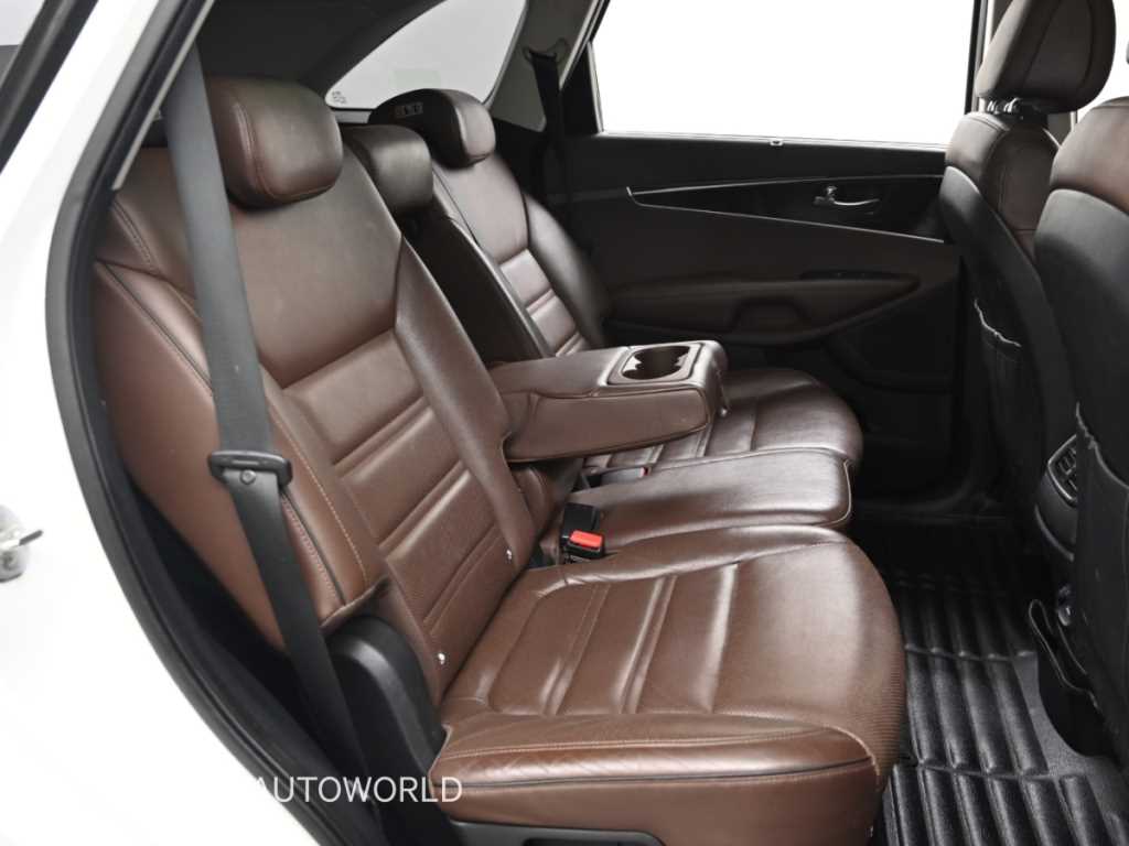 Kia Sorento — photo 12