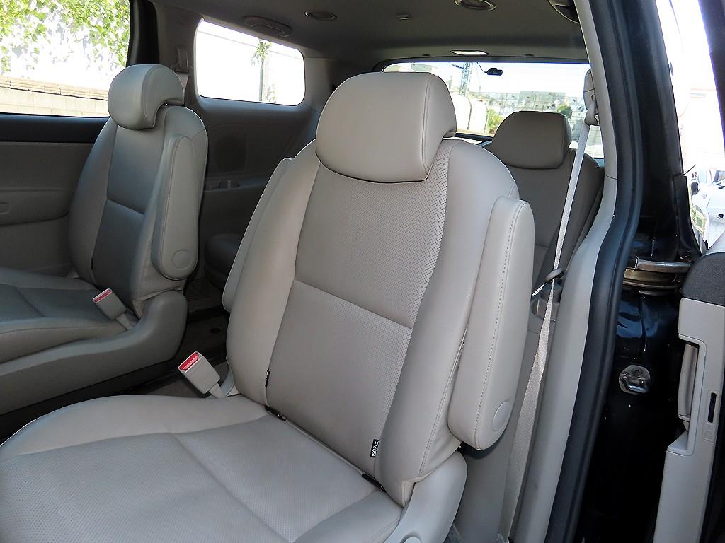 Kia Carnival — photo 07