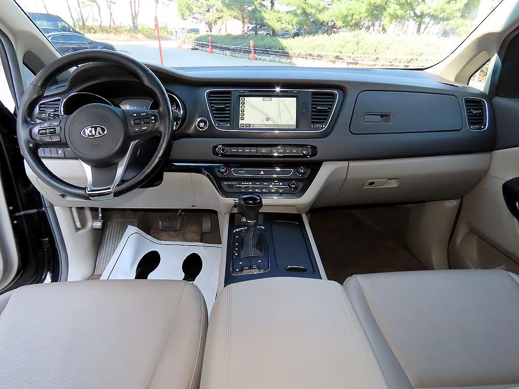 Kia Carnival — photo 08