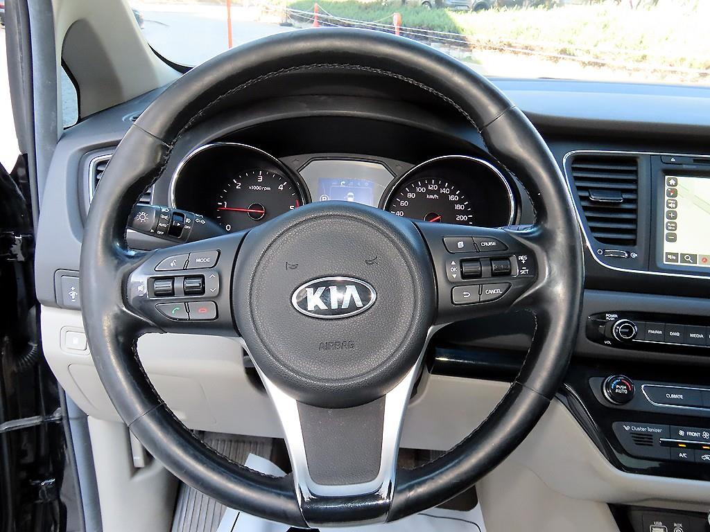 Kia Carnival — photo 09