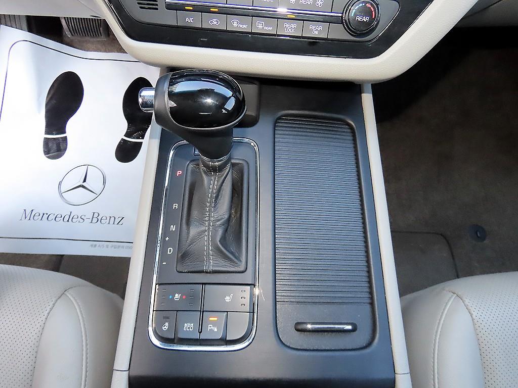 Kia Carnival — photo 11