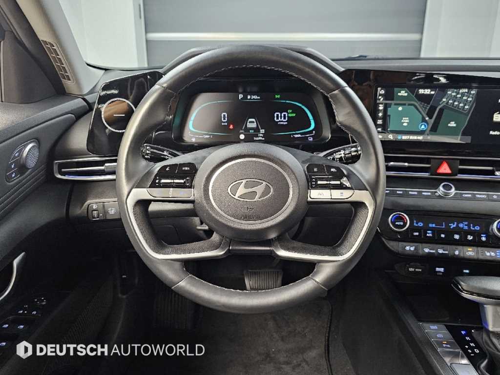 Hyundai Avante — photo 13