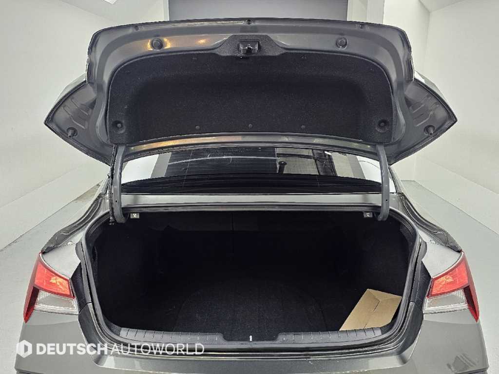 Hyundai Avante — photo 19