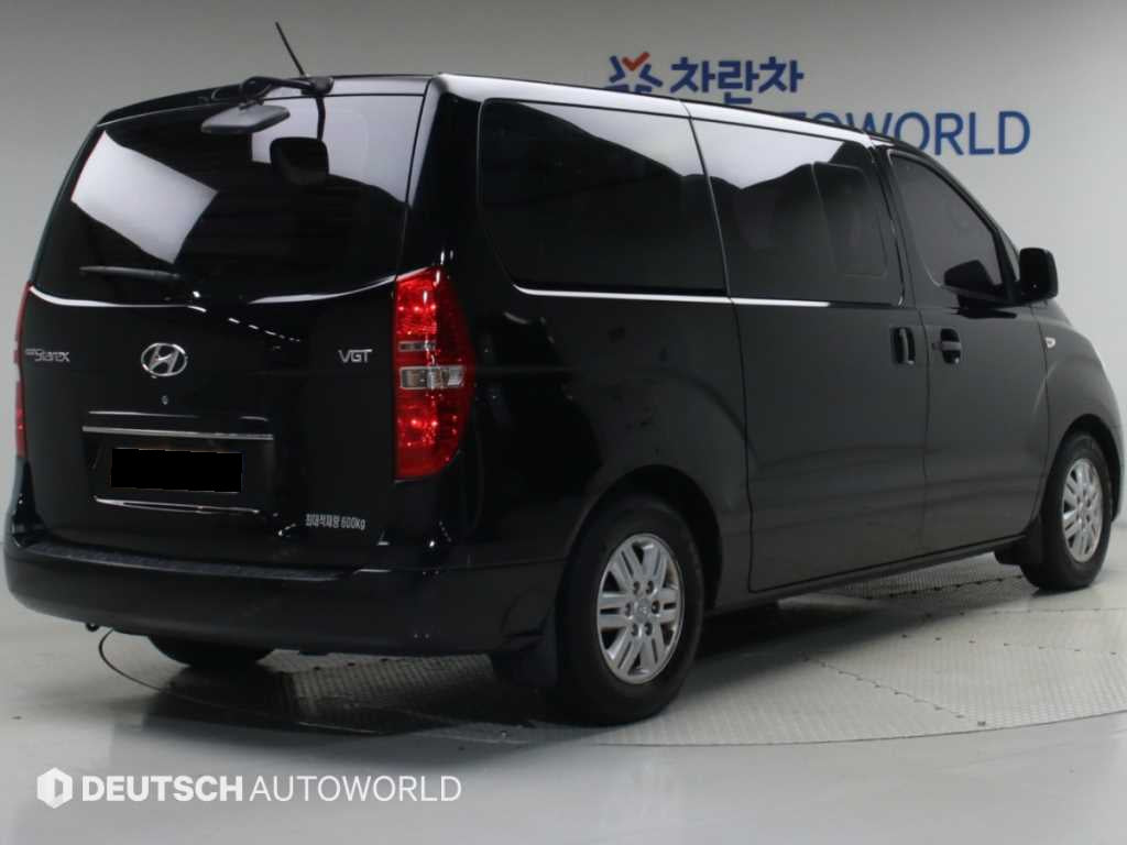 Hyundai Starex — photo 02