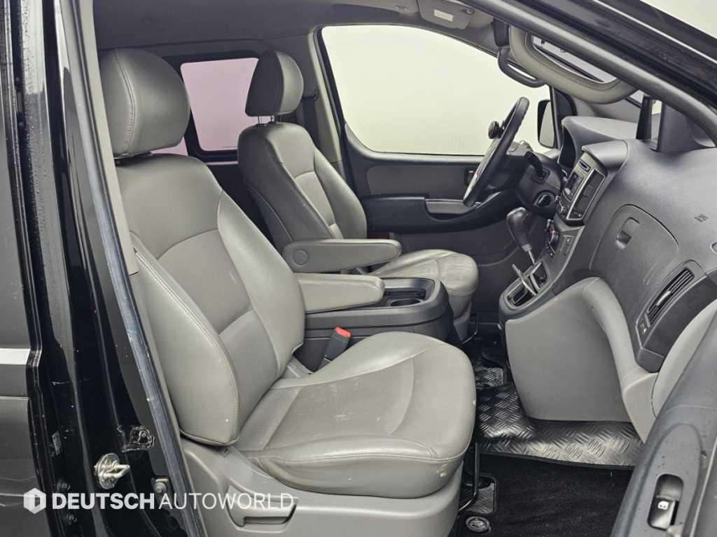 Hyundai Starex — photo 10
