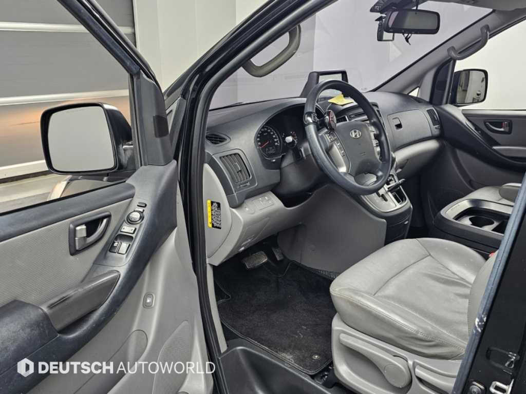 Hyundai Starex — photo 11