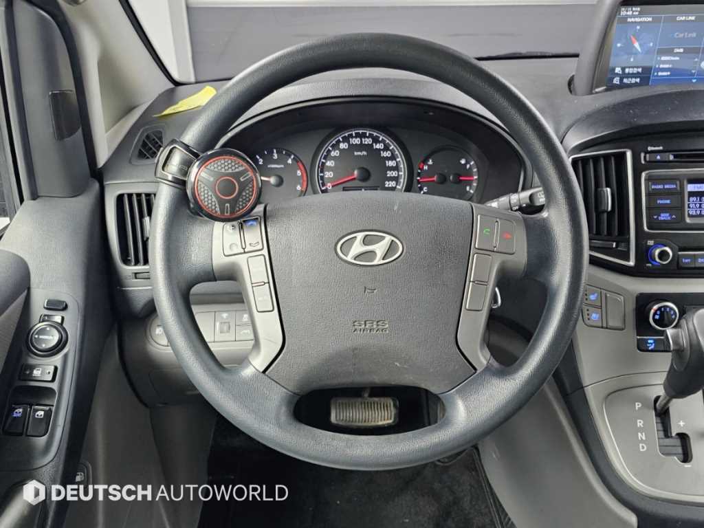 Hyundai Starex — photo 13