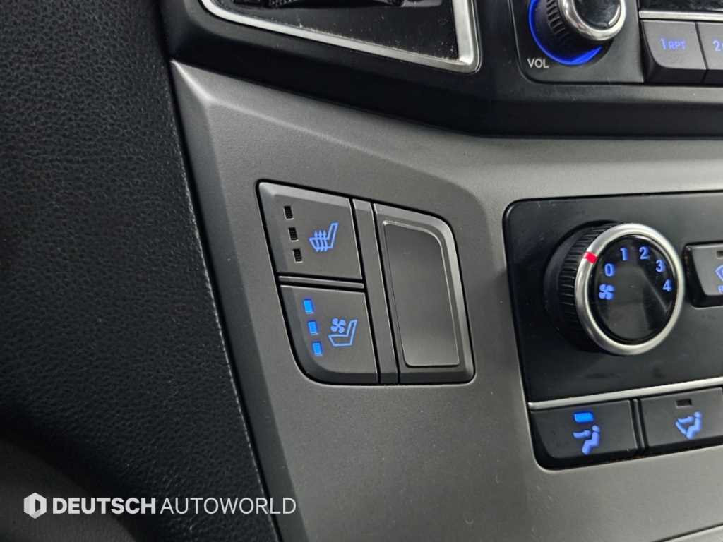 Hyundai Starex — photo 17