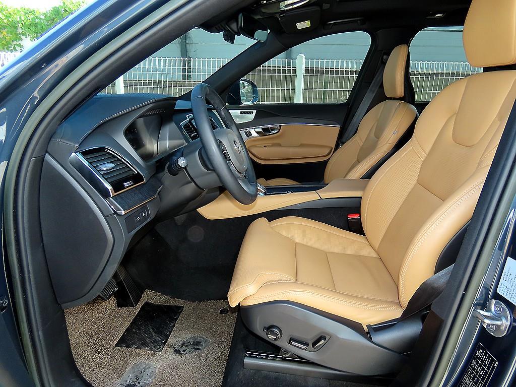 Volvo XC90 — photo 05