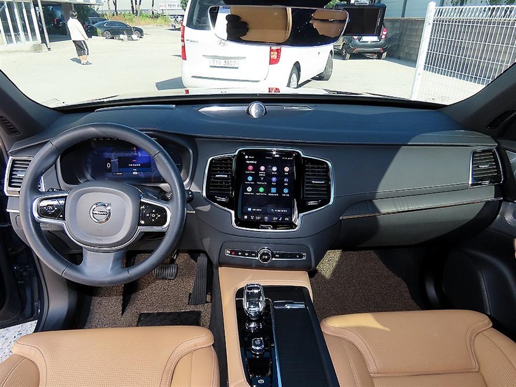 Volvo XC90 — photo 07