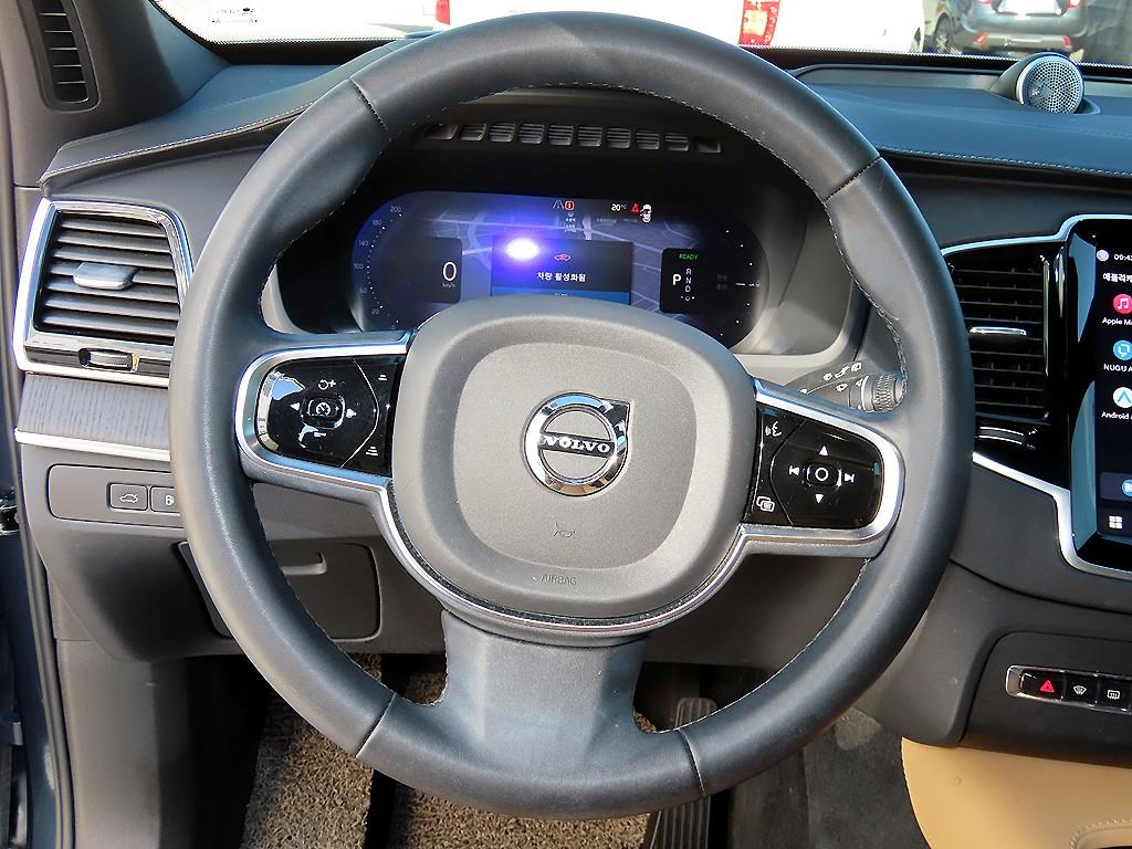 Volvo XC90 — photo 08