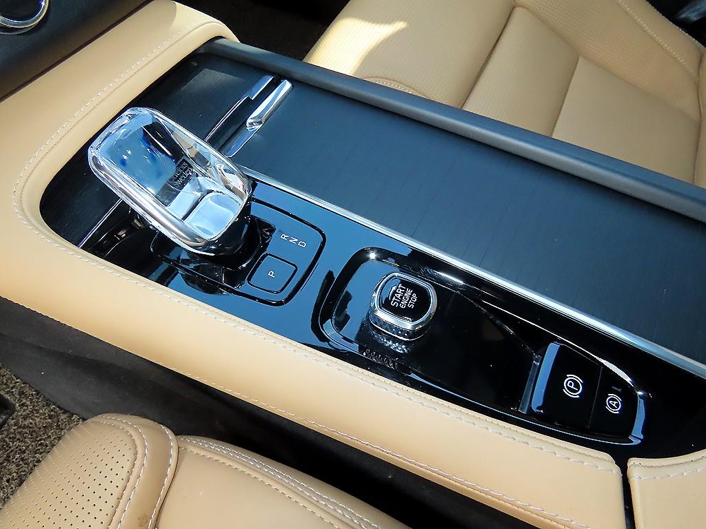 Volvo XC90 — photo 11