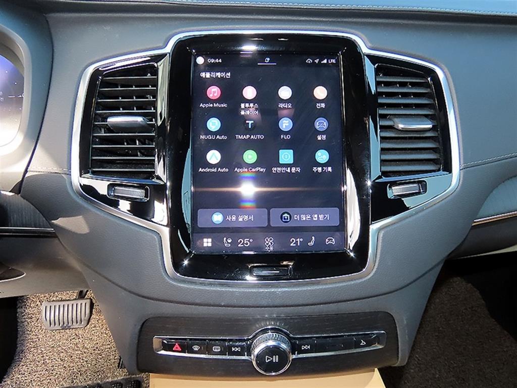 Volvo XC90 — photo 13