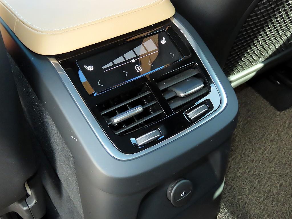 Volvo XC90 — photo 15