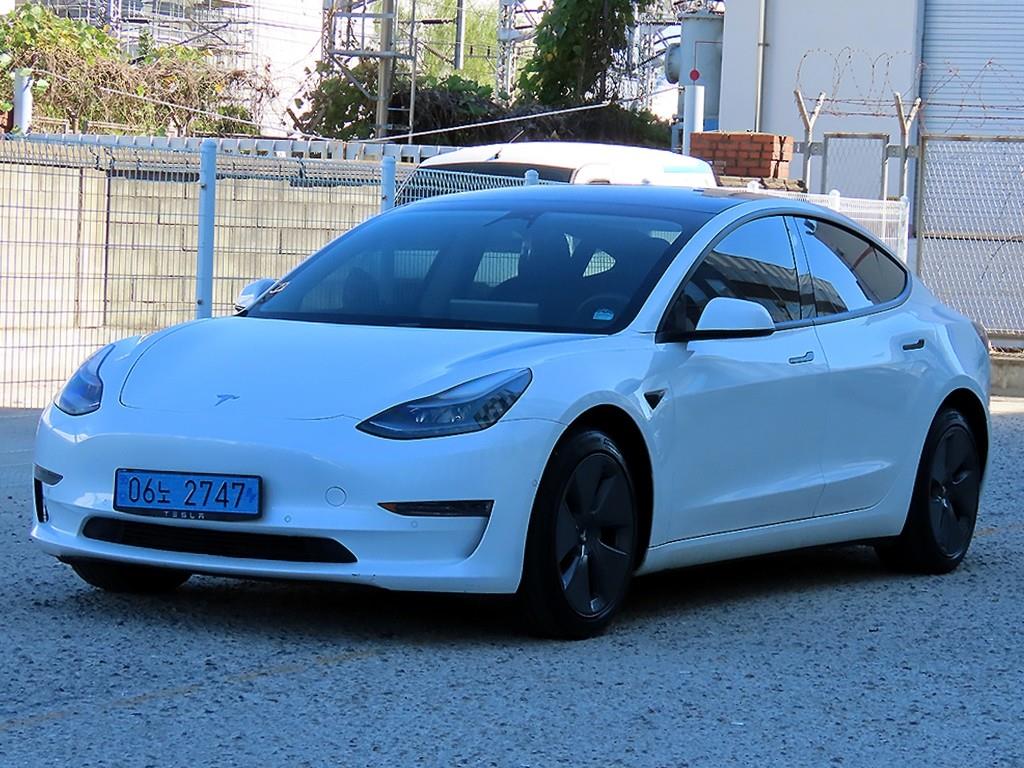 Tesla Model 3 — photo 02