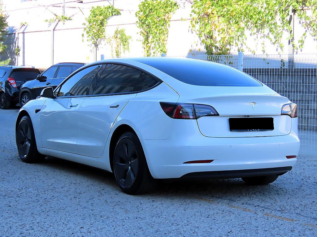 Tesla Model 3 — photo 03