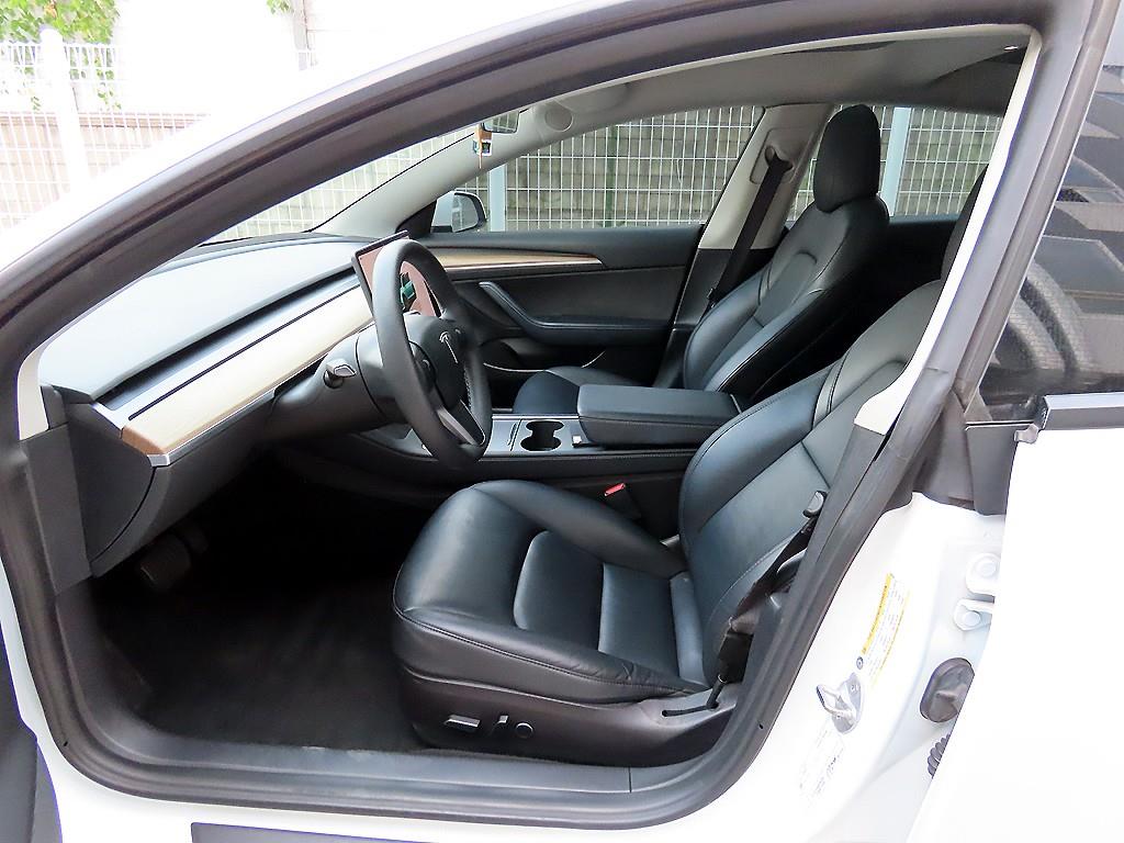 Tesla Model 3 — photo 05