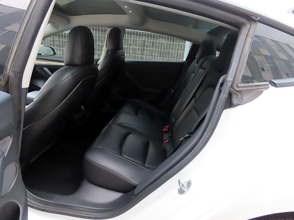 Tesla Model 3 — photo 06