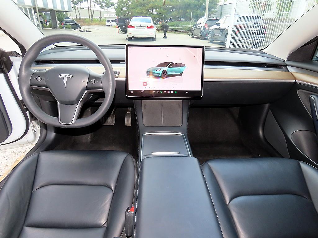 Tesla Model 3 — photo 07