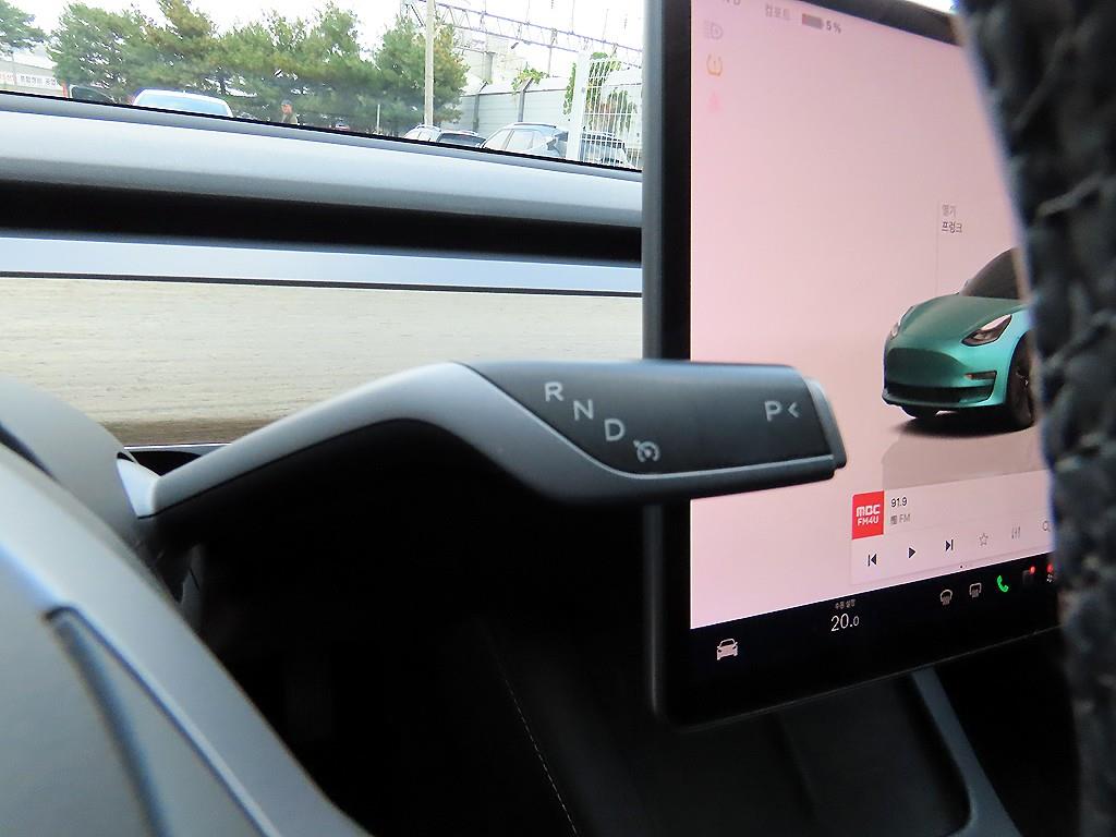 Tesla Model 3 — photo 09