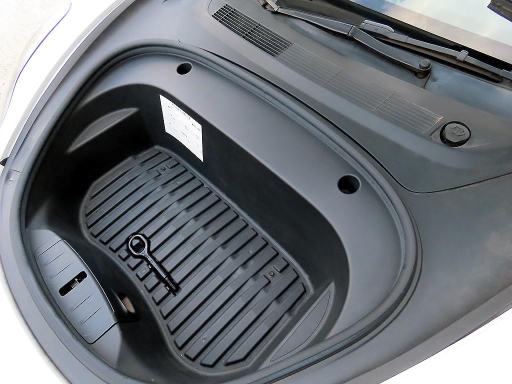 Tesla Model 3 — photo 19