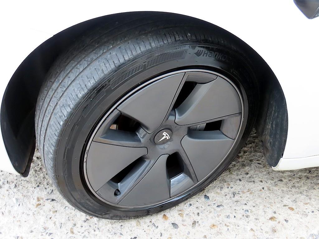 Tesla Model 3 — photo 20