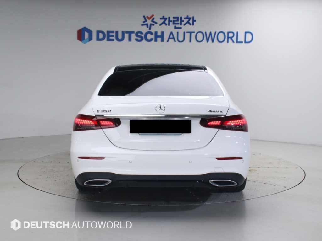 Mercedes-Benz E-Class — photo 04