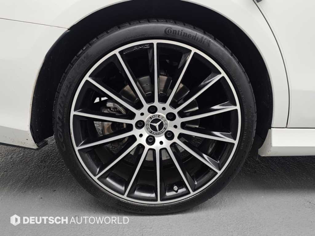 Mercedes-Benz E-Class — photo 05