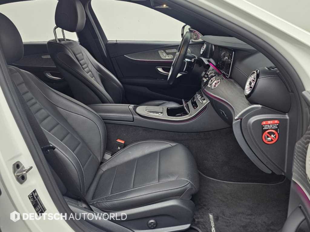 Mercedes-Benz E-Class — photo 10