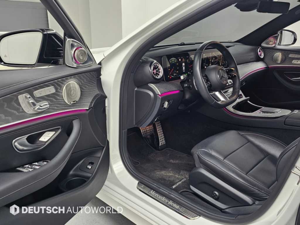 Mercedes-Benz E-Class — photo 11