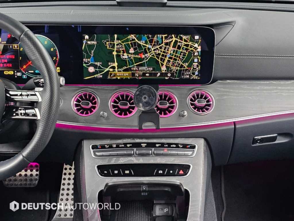 Mercedes-Benz E-Class — photo 14